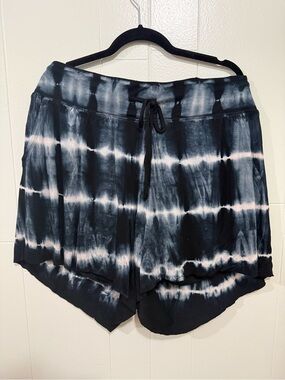 LIVI by Lane Bryant Black & White Tie-Dye Lounge Shorts